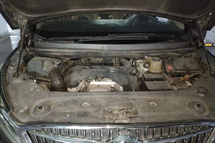 Used Buick GL8 2017 ES 28T Flagship Model China V Standard Engine Bay