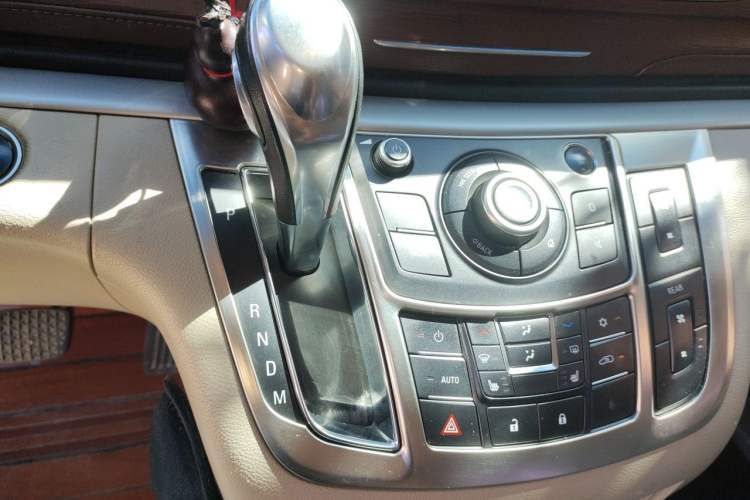 Used Buick GL8 2017 25S Prestige Version China V Standard Gear Lever