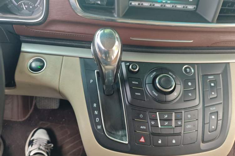 Used Buick GL8 2017 25S Luxury Version China V Standard Gear Lever