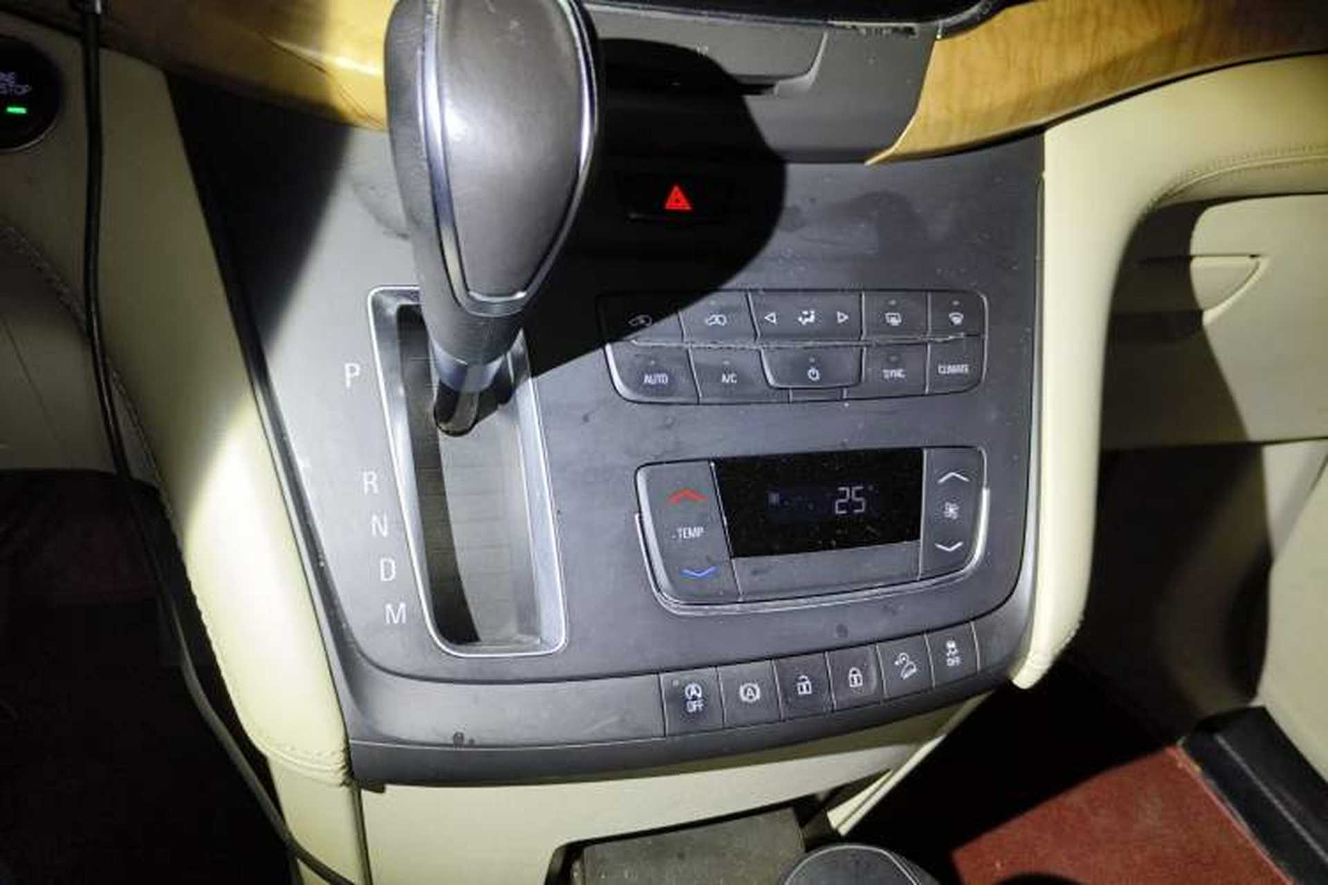 Used Buick GL8 2017 ES 28T Comfort Model China V Standard Gear Lever
