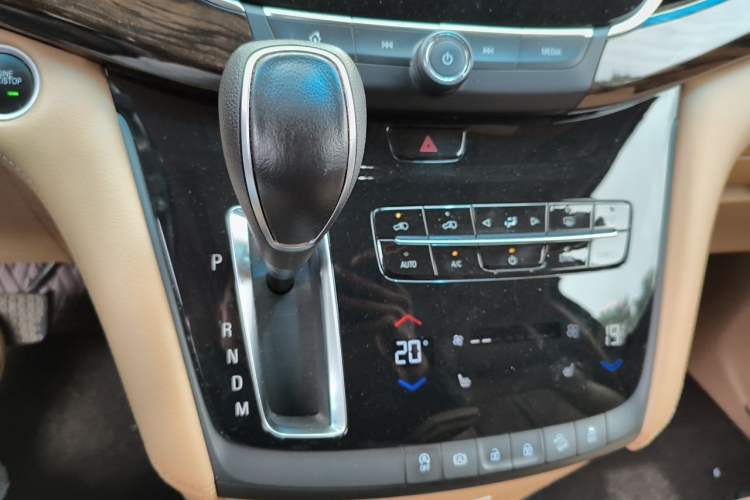 Used Buick GL8 2017 ES 28T Luxury Model China V Standard Gear Lever