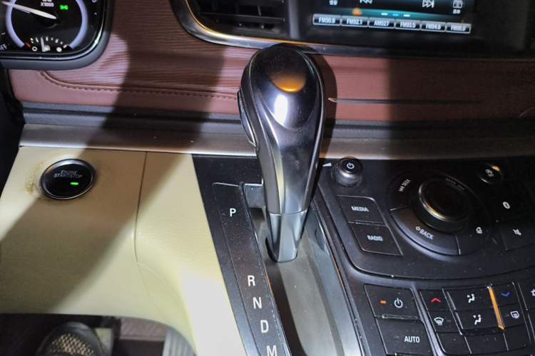 Used Buick GL8 2017 25S Luxury Version China V Standard Gear Lever