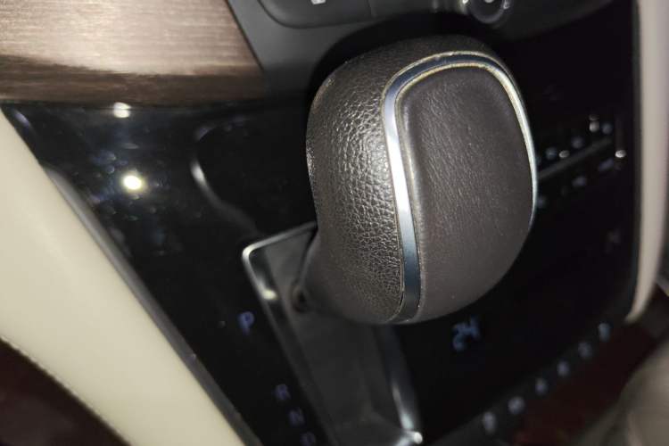 Used Buick GL8 2017 28T Avenir Avia National Emission Standard V Gear Lever