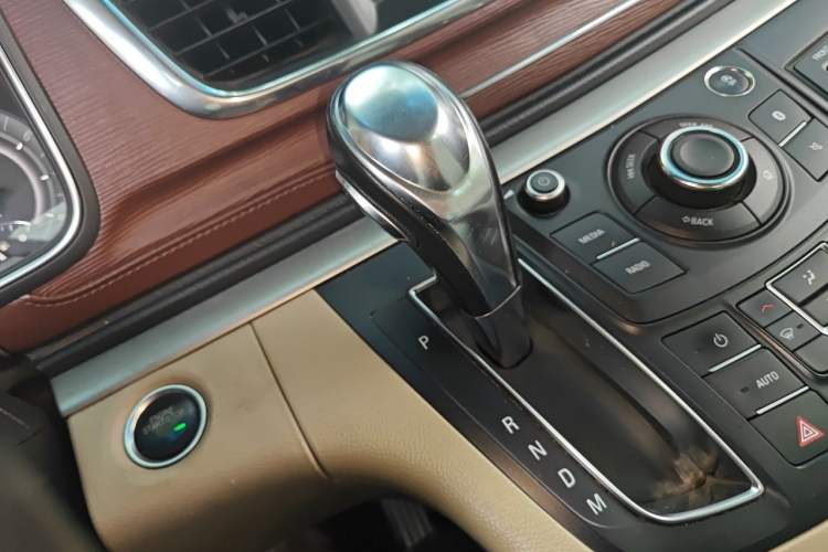 Used Buick GL8 2017 25S Luxury Version China V Standard Gear Lever