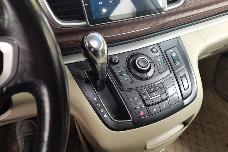Used Buick GL8 2017 25S Luxury Version China V Standard Gear Lever