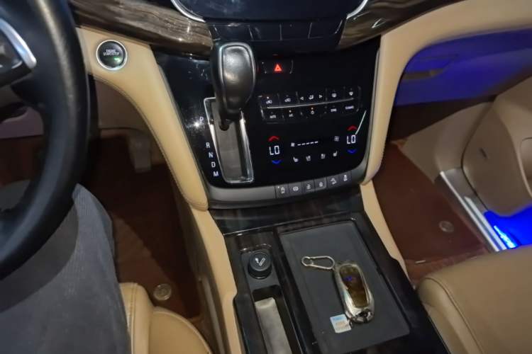 Used Buick GL8 2017 ES 28T Flagship Model China V Standard Gear Lever
