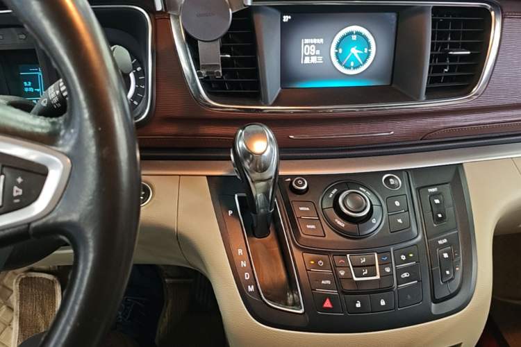 Used Buick GL8 2017 25S Luxury Version China V Standard Gear Lever