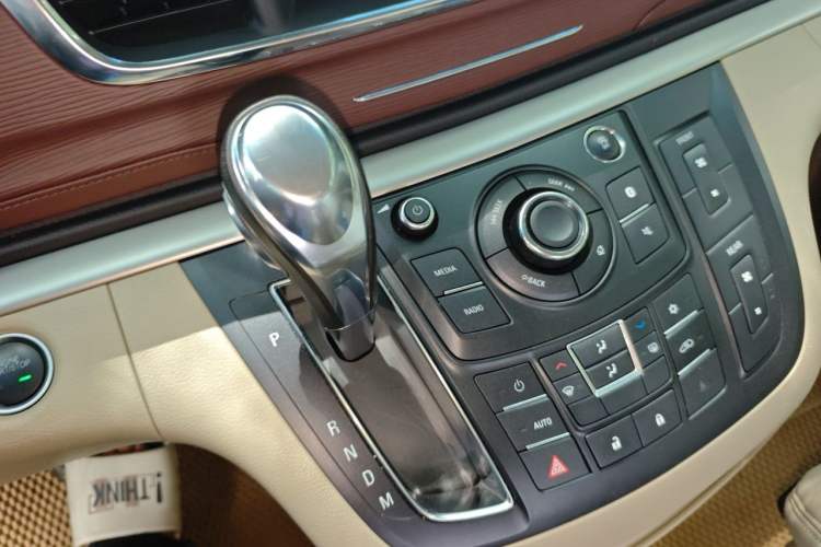 Used Buick GL8 2017 25S Comfort Version China V Standard Gear Lever