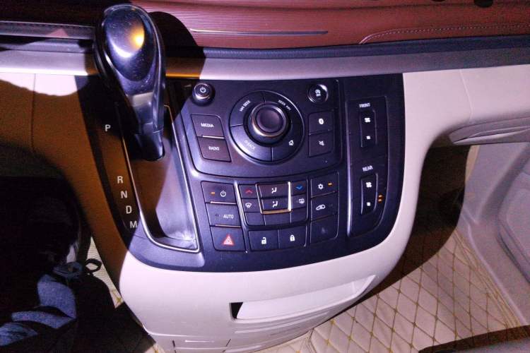 Used Buick GL8 2017 25S Luxury Version China V Standard Gear Lever