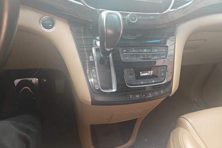 Used Buick GL8 2017 ES 28T Premium Version China V Standard Gear Lever