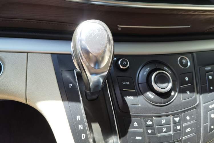 Used Buick GL8 2017 25S Comfort Version China V Standard Gear Lever