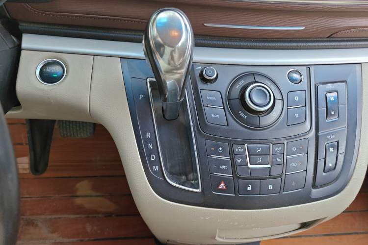 Used Buick GL8 2017 25S Luxury Version China V Standard Gear Lever