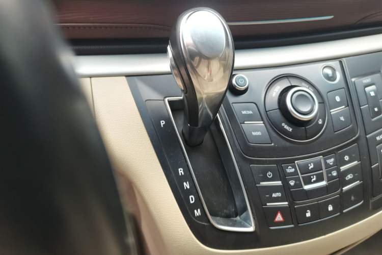 Used Buick GL8 2017 25S Luxury Version China V Standard Gear Lever
