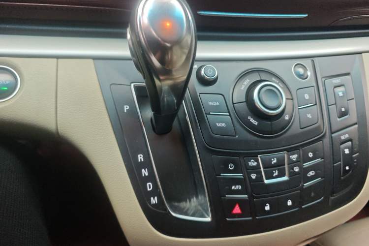 Used Buick GL8 2017 25S Luxury Version China V Standard Gear Lever