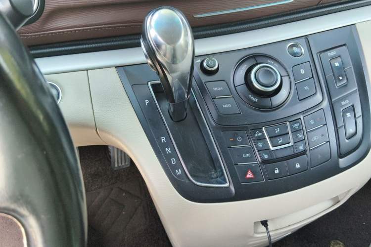 Used Buick GL8 2017 25S Prestige Version China V Standard Gear Lever