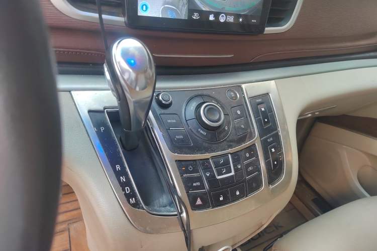 Used Buick GL8 2017 25S Comfort Version China V Standard Gear Lever
