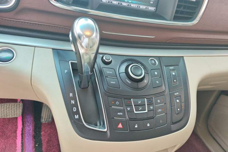 Used Buick GL8 2017 25S Luxury Version China V Standard Gear Lever