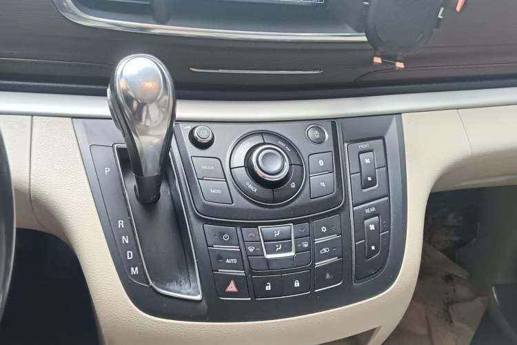 Used Buick GL8 2017 25S Luxury Version China V Standard Gear Lever