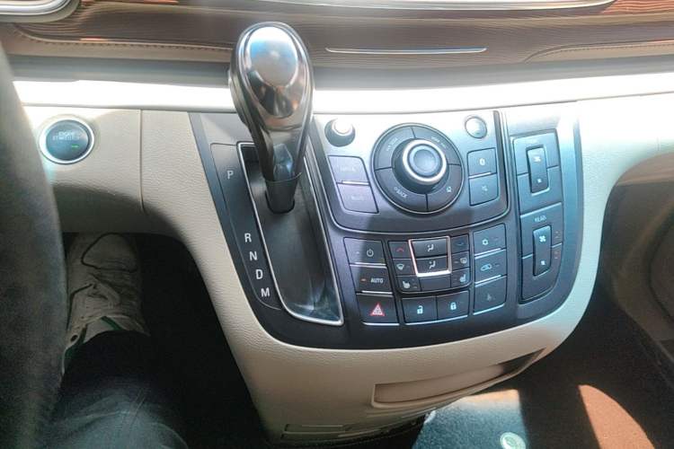 Used Buick GL8 2017 25S Luxury Version China V Standard Gear Lever