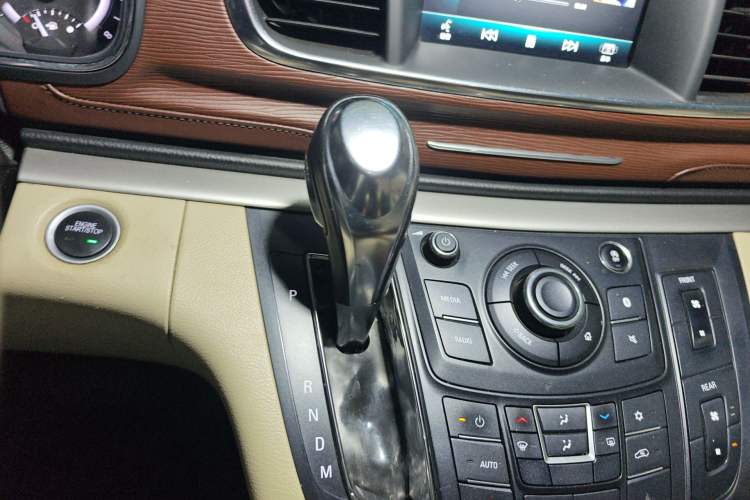 Used Buick GL8 2017 25S Luxury Version China V Standard Gear Lever