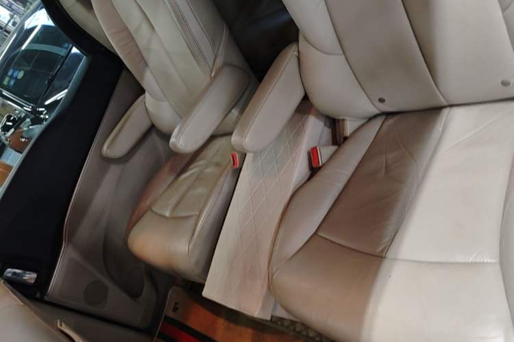 Used Buick GL8 2017 25S Luxury Version China V Standard Left Rear Seat
