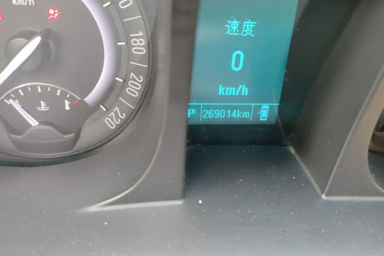 Used Buick GL8 2017 25S Luxury Version China V Standard Odometer Close Up