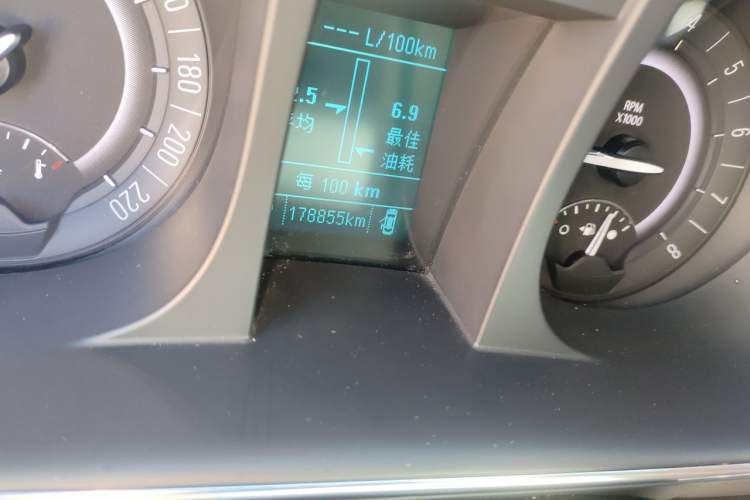 Used Buick GL8 2017 25S Prestige Version China V Standard Odometer Close Up