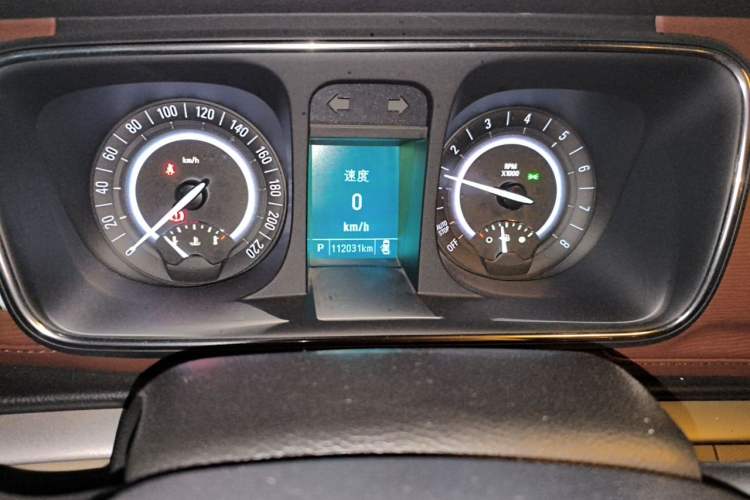 Used Buick GL8 2017 25S Luxury Version China V Standard Odometer Close Up