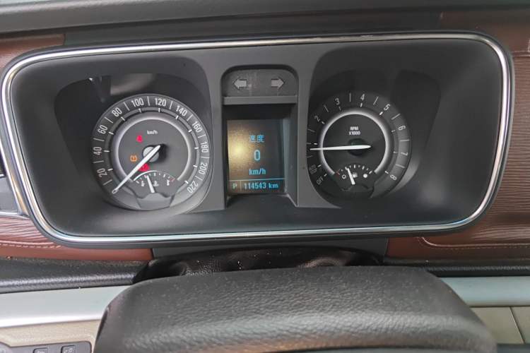 Used Buick GL8 2017 25S Luxury Version China V Standard Odometer Close Up