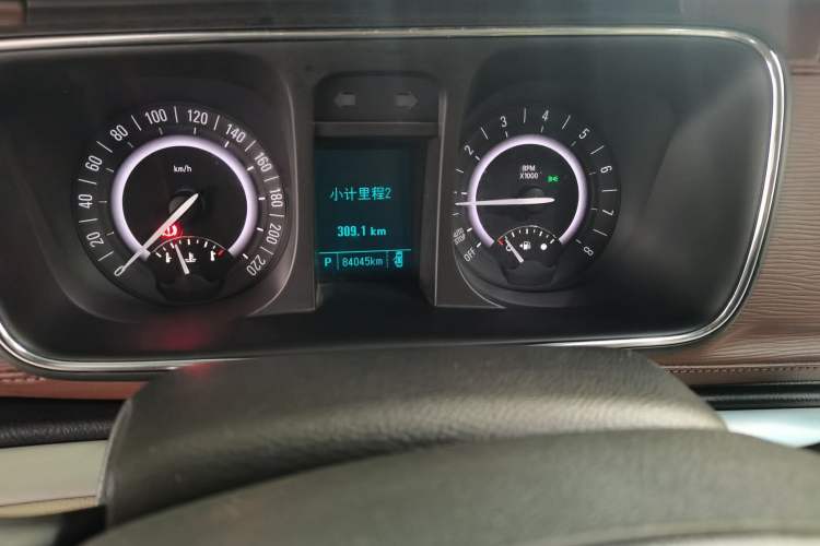 Used Buick GL8 2017 25S Luxury Version China V Standard Odometer Close Up