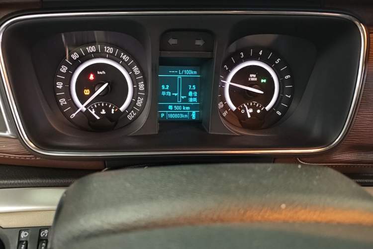 Used Buick GL8 2017 25S Luxury Version China V Standard Odometer Close Up