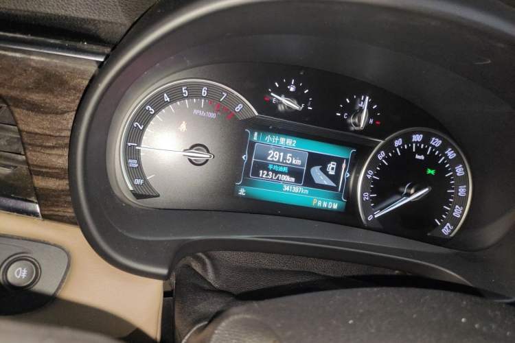 Used Buick GL8 2017 ES 28T Flagship Model China V Standard Odometer Close Up