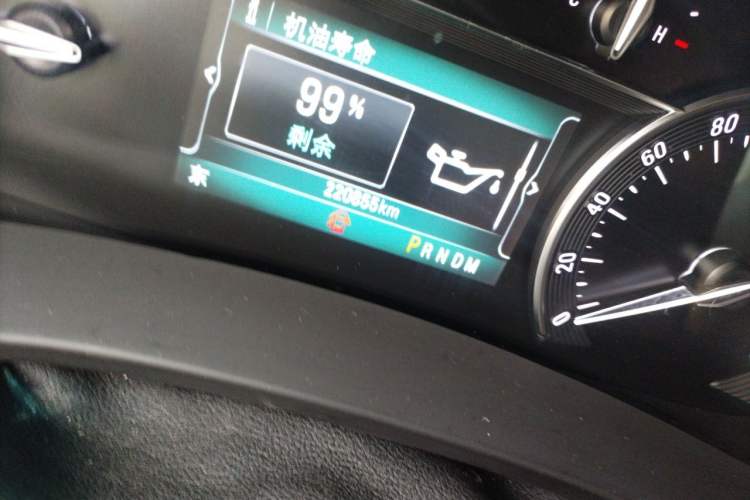 Used Buick GL8 2017 ES 28T Luxury Model China V Standard Odometer Close Up
