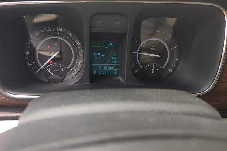 Used Buick GL8 2017 25S Luxury Version China V Standard Odometer Close Up