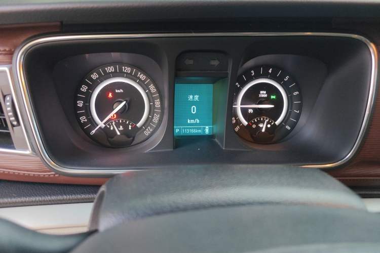Used Buick GL8 2017 25S Luxury Version China V Standard Odometer Close Up