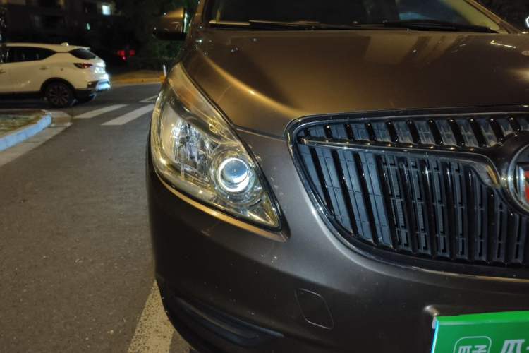Used Buick GL8 2017 25S Comfort Version China V Standard Right Front Headlight
