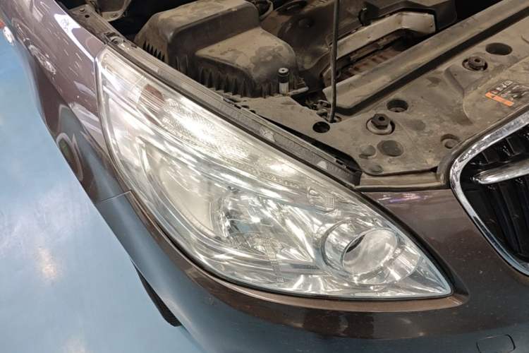 Used Buick GL8 2017 25S Luxury Version China V Standard Right Front Headlight