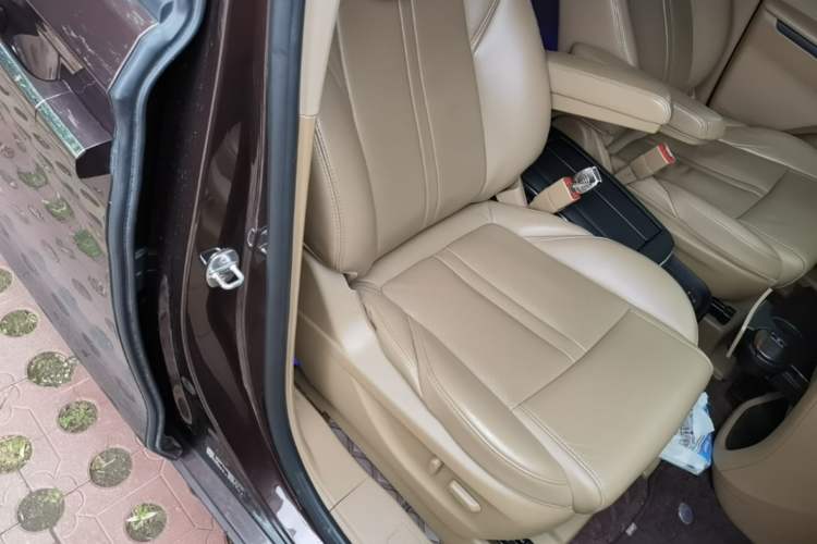Used Buick GL8 2017 ES 28T Luxury Model China V Standard Right Front Seat