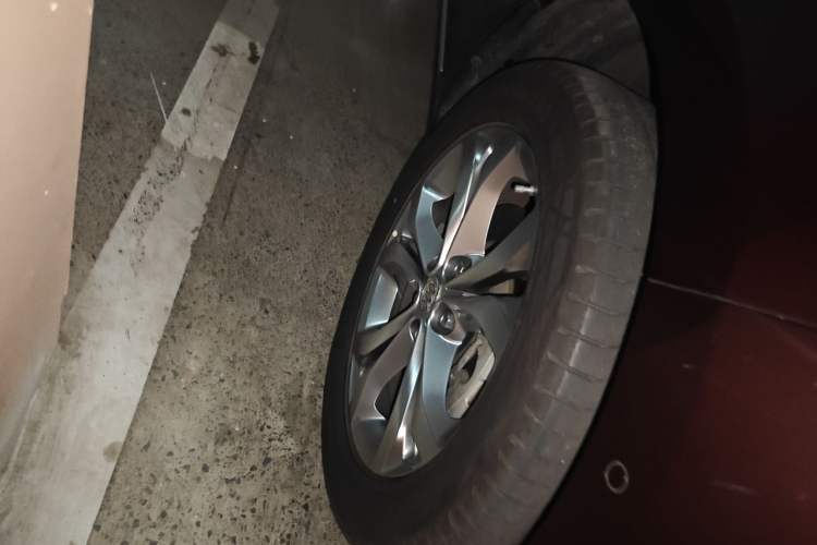 Used Buick GL8 2017 28T Avenir Avia National Emission Standard V Right Front Wheel Hub