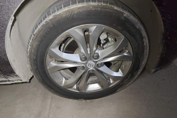 Used Buick GL8 2017 28T Avenir Avia National Emission Standard V Right Front Wheel Hub