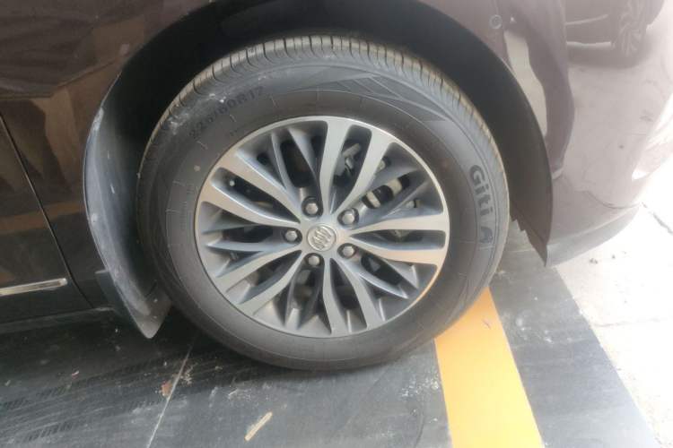 Used Buick GL8 2017 ES 28T Flagship Model China V Standard Right Front Wheel Hub