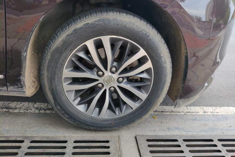 Used Buick GL8 2017 ES 28T Flagship Model China V Standard Right Front Wheel Hub