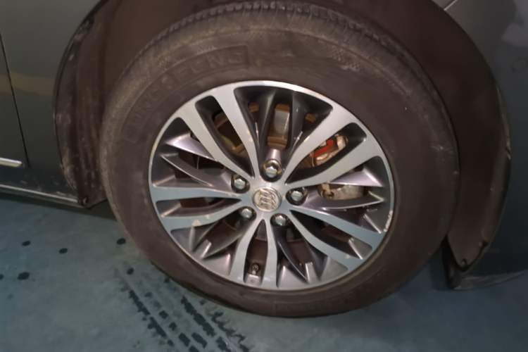 Used Buick GL8 2017 ES 28T Flagship Model China V Standard Right Front Wheel Hub