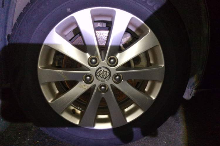 Used Buick GL8 2017 25S Luxury Version China V Standard Right Front Wheel Hub
