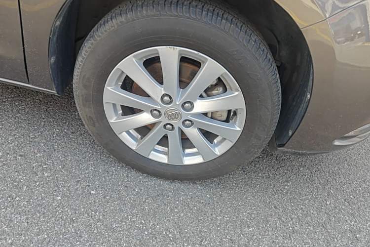 Used Buick GL8 2017 25S Comfort Version China V Standard Right Front Wheel Hub