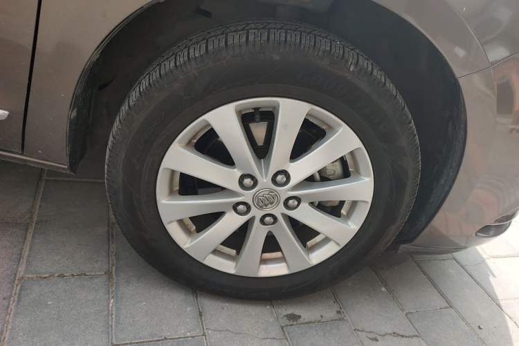 Used Buick GL8 2017 25S Luxury Version China V Standard Right Front Wheel Hub