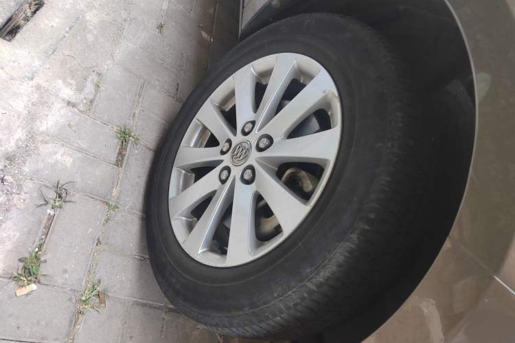 Used Buick GL8 2017 25S Comfort Version China V Standard Right Front Wheel Hub