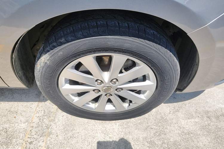 Used Buick GL8 2017 25S Luxury Version China V Standard Right Front Wheel Hub
