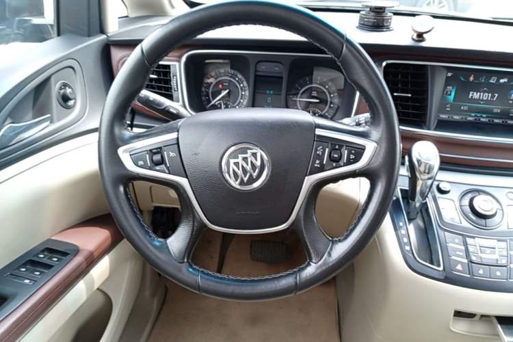 Used Buick GL8 2017 25S Prestige Version China V Standard Steering Wheel