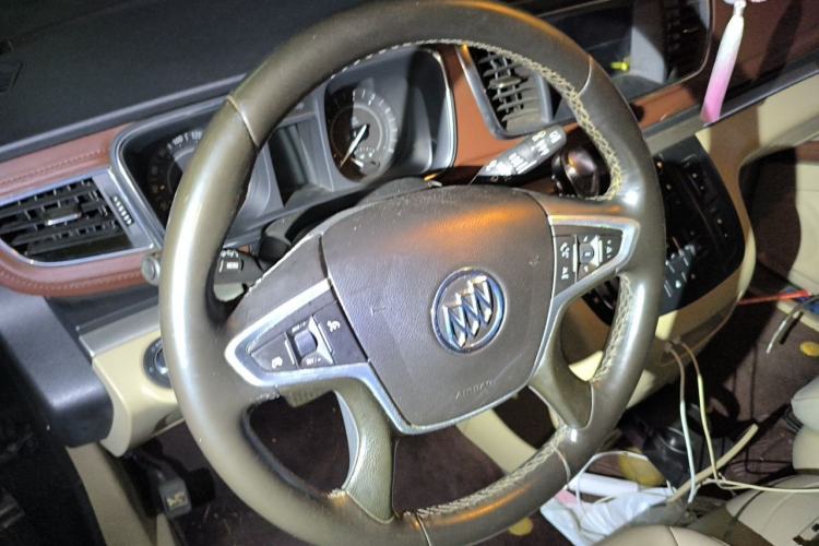 Used Buick GL8 2017 25S Luxury Version China V Standard Steering Wheel